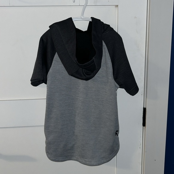 Kids AND1 Short Sleeve hoodie excellent used condition Size 4/5 - Picture 3 of 4